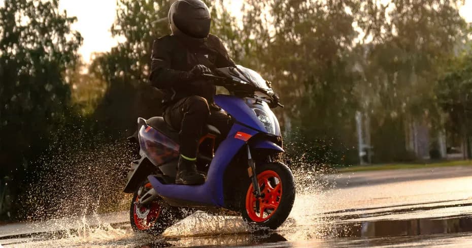 Ather adds pothole warning feature to 450 and Rizta scooters